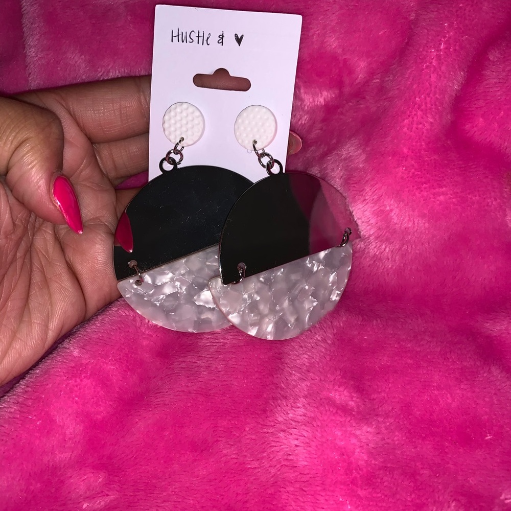 Hand made 
Hustle & HEART 
🚨